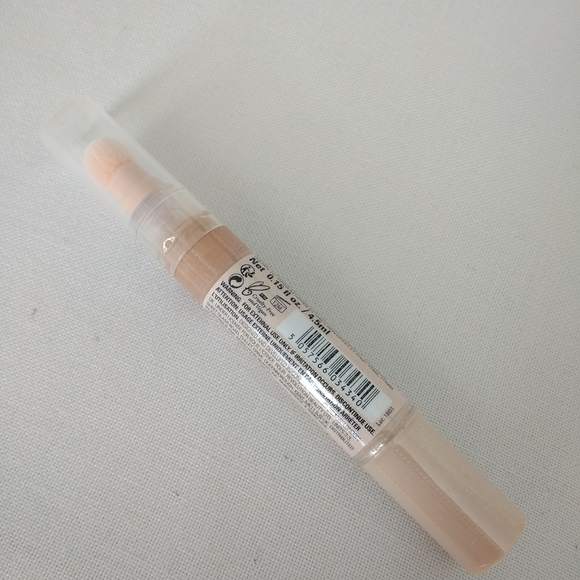 Revolution Fast Base Concealer - Picture 2 of 5